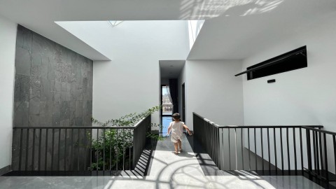 Mê mẫu mẫu nhà phố 2 tầng có giếng trời đẹp hút mắt tại Quảng Trị
